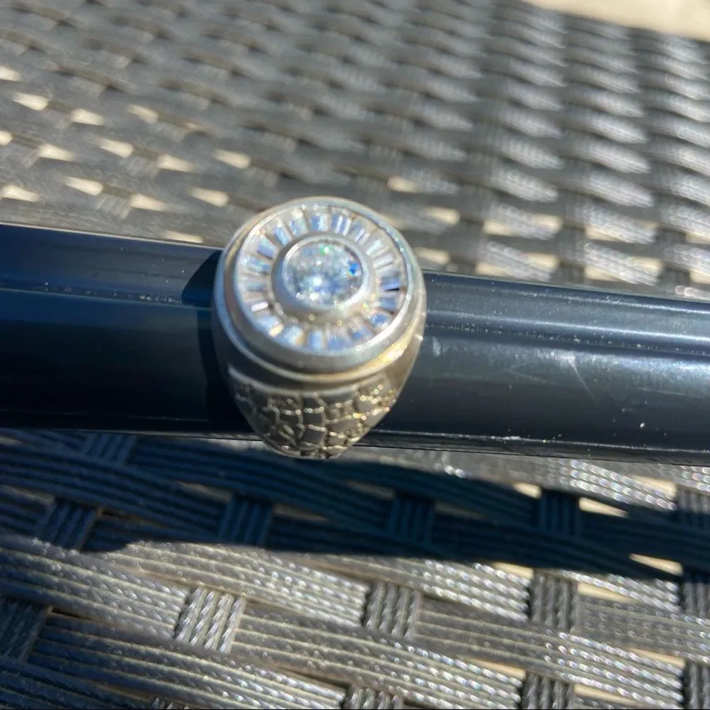 Mens vintage silver ring with beautiful CZs sz 9